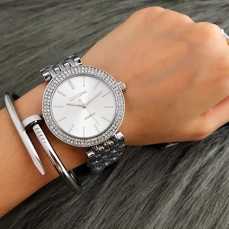 Montre clou signature